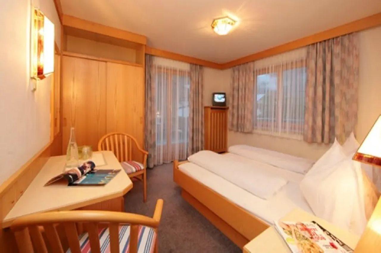 Pension Bergheil Kaprun Exterior foto